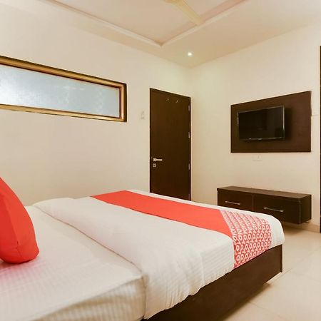 Oyo 68328 Billy'S International Hotel Amravati Bagian luar foto