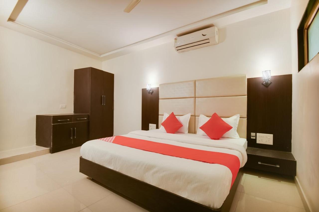 Oyo 68328 Billy'S International Hotel Amravati Bagian luar foto