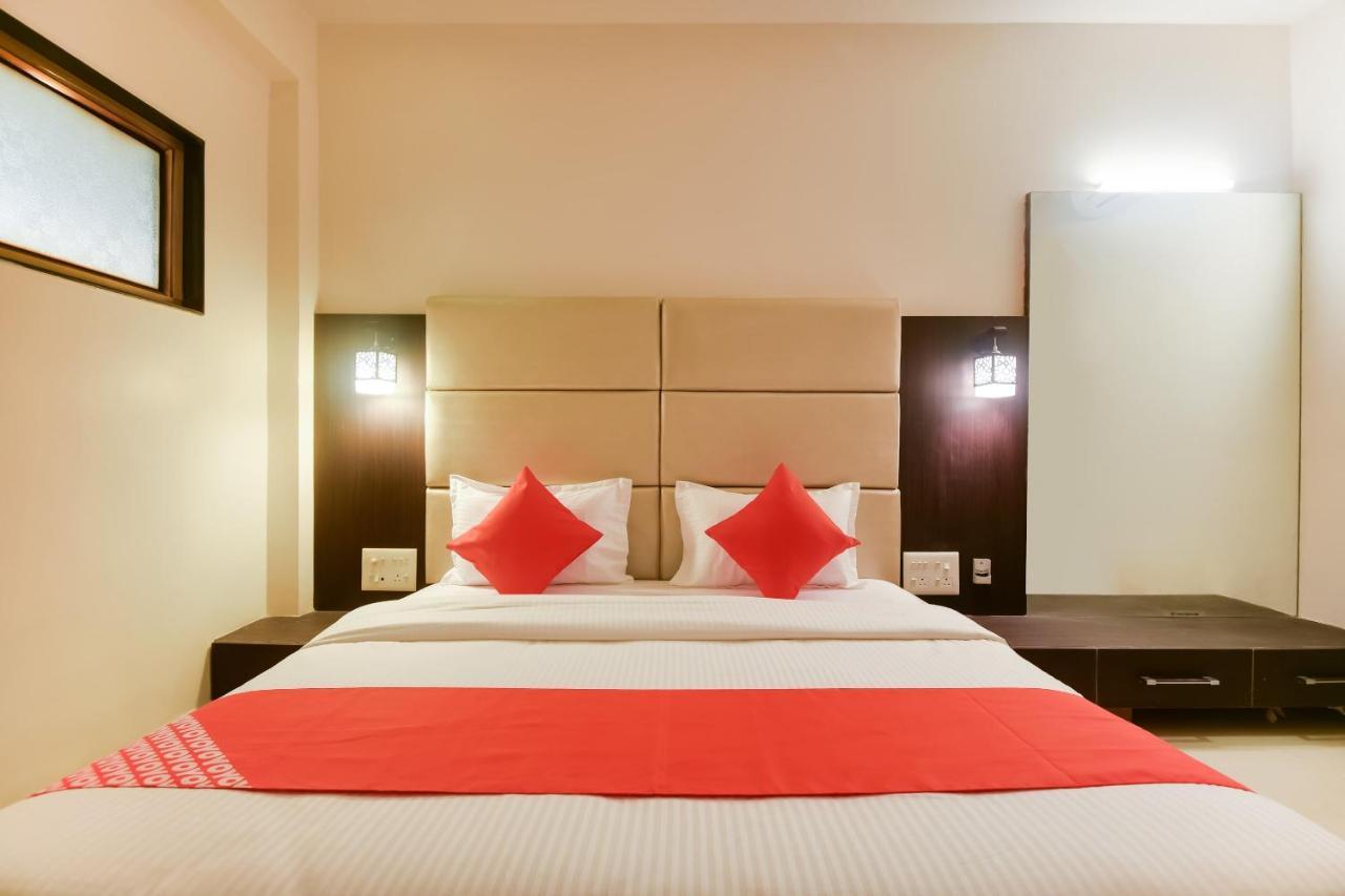 Oyo 68328 Billy'S International Hotel Amravati Bagian luar foto